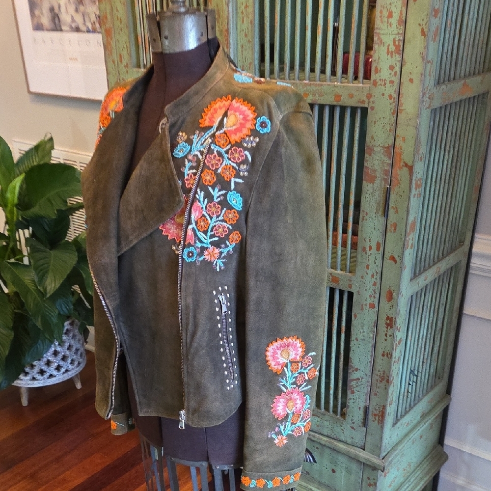 NWOT! Tasha Polizzi Beautiful Suede Jacket w/ Floral Embroidery & Beading - Picture 7 of 13